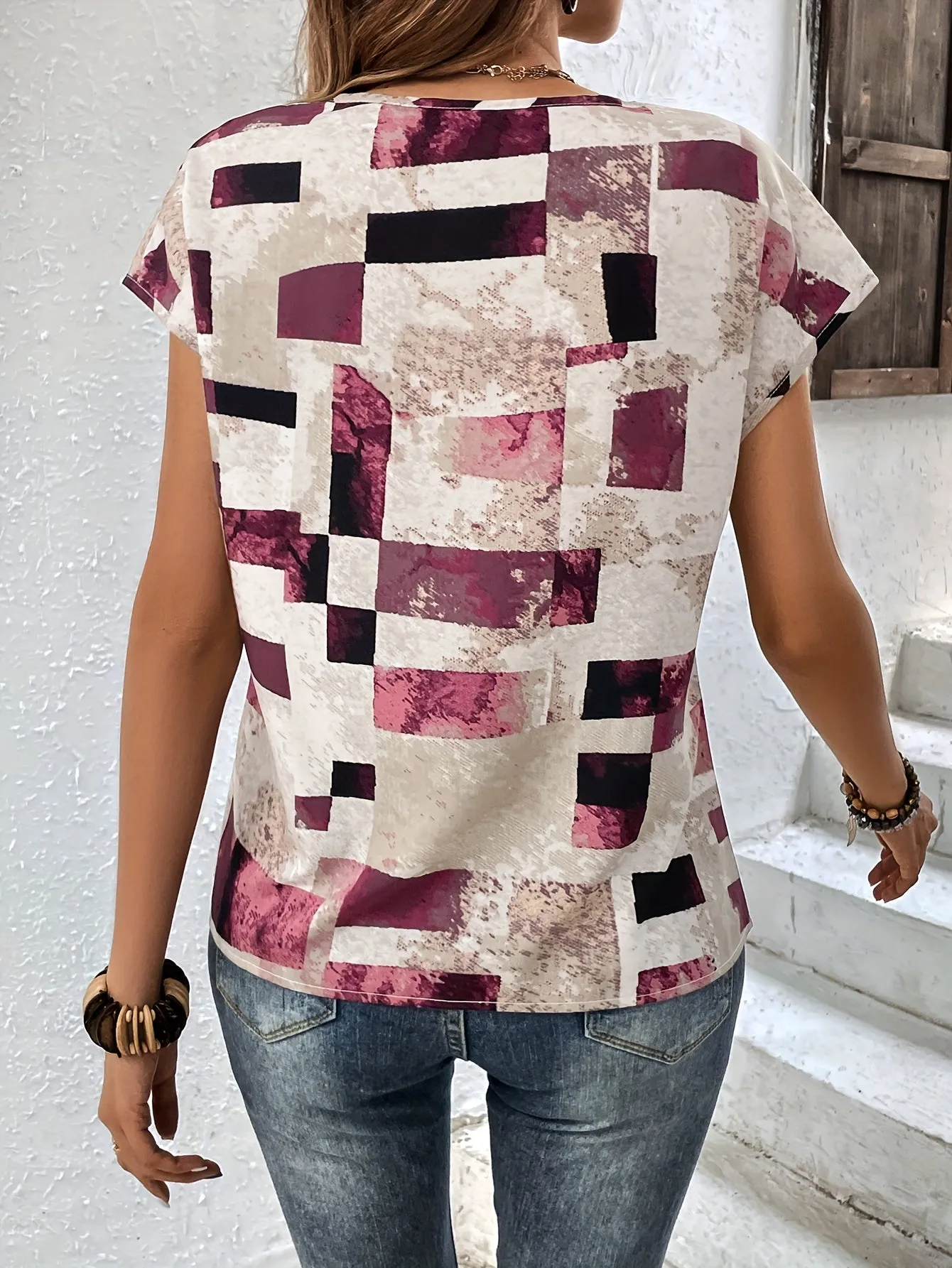 Women's Chic Geometric Aztec Print T-Shirt - Casual Crew Neck, Durable Non-Stretch Fabric, Ideal for Summer Wear