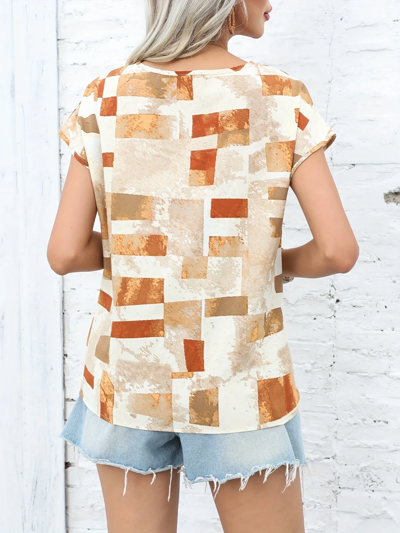 Women's Chic Geometric Aztec Print T-Shirt - Casual Crew Neck, Durable Non-Stretch Fabric, Ideal for Summer Wear