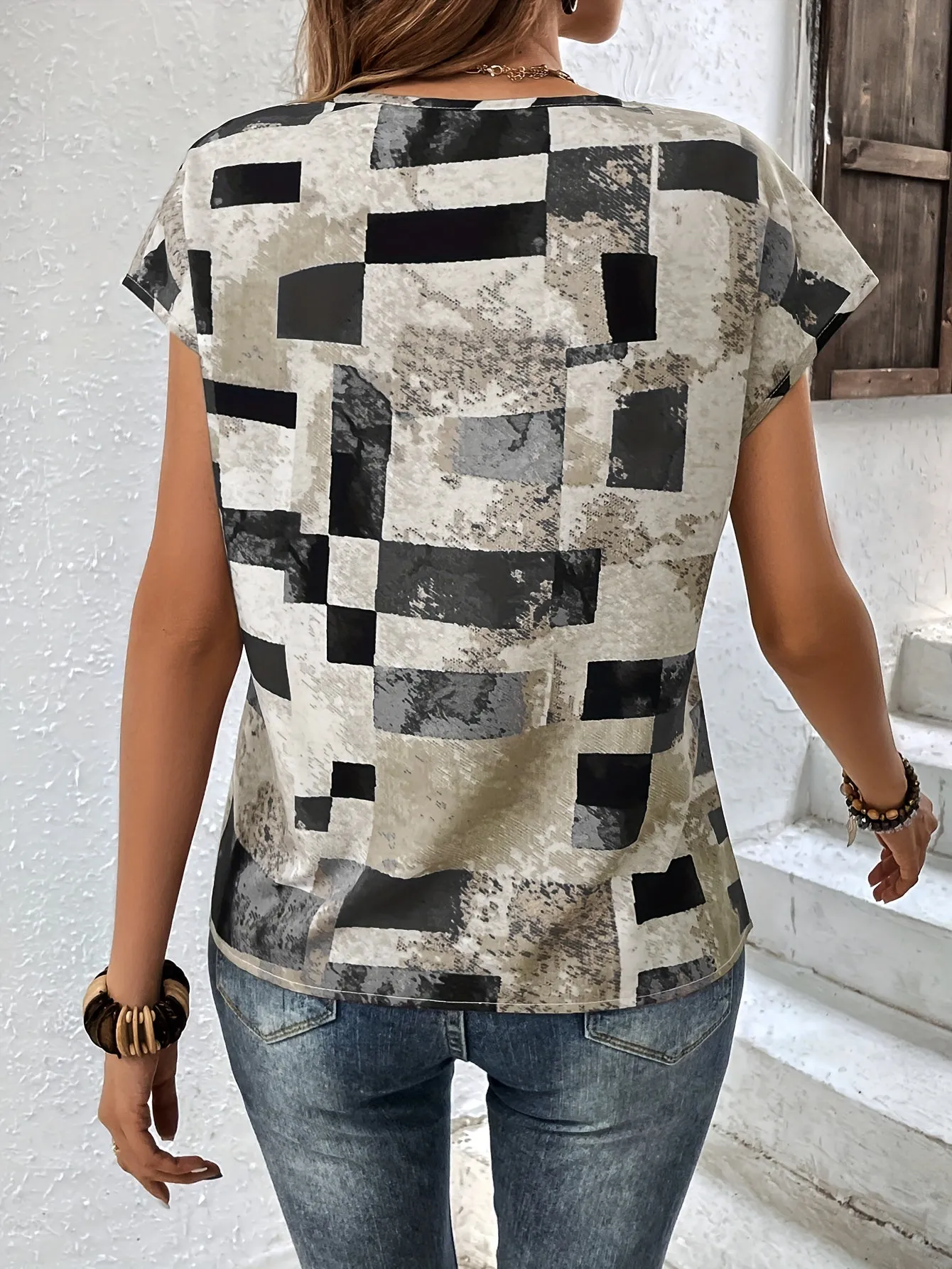 Women's Chic Geometric Aztec Print T-Shirt - Casual Crew Neck, Durable Non-Stretch Fabric, Ideal for Summer Wear